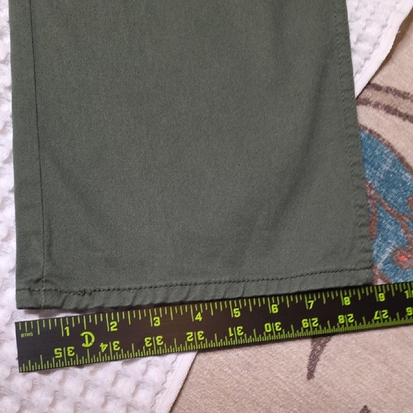 Levi's Women's Olive Green Straight Leg Utility  Pants 29 - Picture 10 of 12